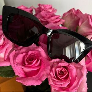 LV Black Cat-Eye Sunglasses original